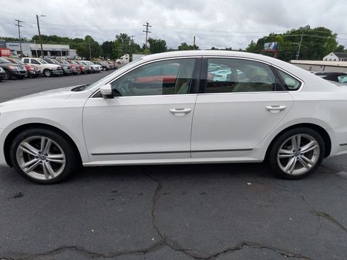 Used 2014 Volkswagen Passat TDI SEL Premium FWD image 4