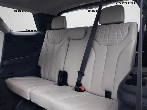 Used 2024 Hyundai Palisade Limited image 13