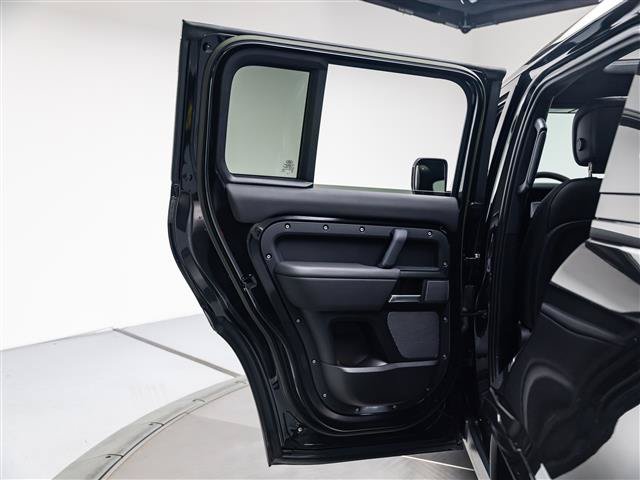 Used 2023 Land Rover Defender 110 V8 AWD/4WD image 28