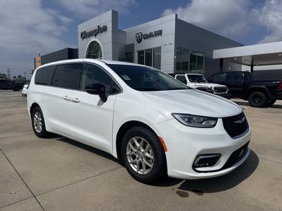 Used 2024 Chrysler Pacifica Touring-L