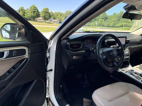 Used 2020 Ford Explorer XLT w/ Equipment Group 202A AWD/4WD image 11