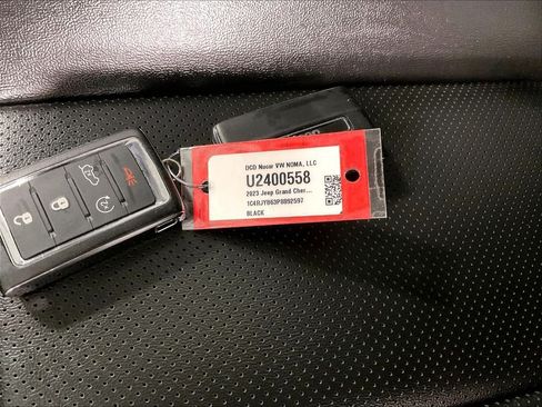 Used 2023 Jeep Grand Cherokee 30th Anniversary AWD/4WD image 32