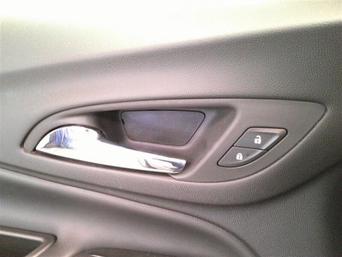 Used 2020 Chevrolet Equinox LT w/ Driver Convenience Package image 37