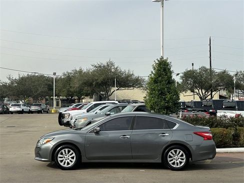 Used 2017 Nissan Altima 2.5 S w/ Power Driver Seat Package image 4