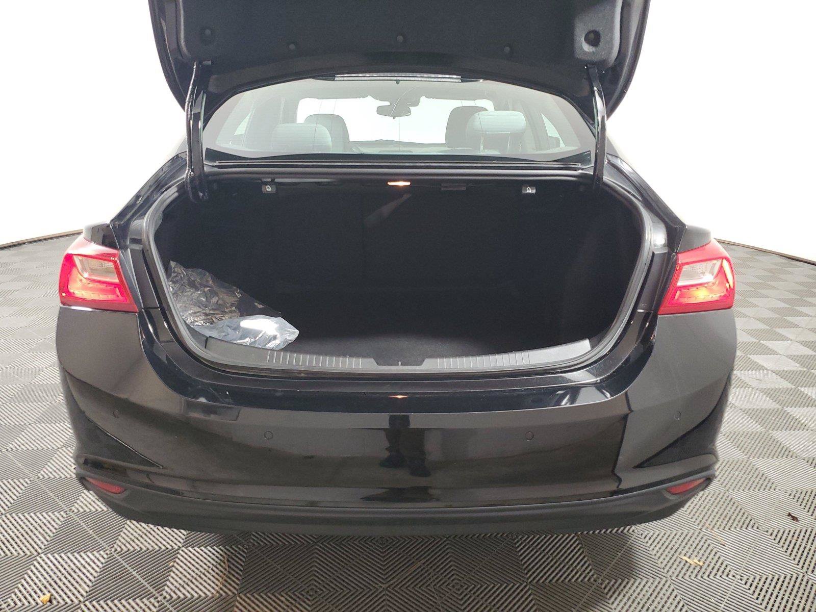 Used 2025 Chevrolet Malibu LT FWD image 9