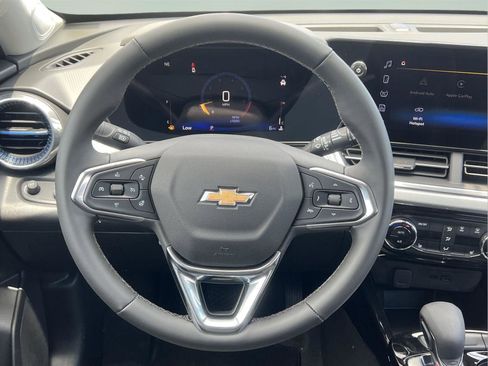 New 2026 Chevrolet Trax LT w/ LT Convenience Package FWD image 16