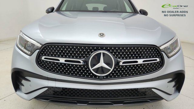 Used 2025 Mercedes-Benz GLC 300 4MATIC image 19