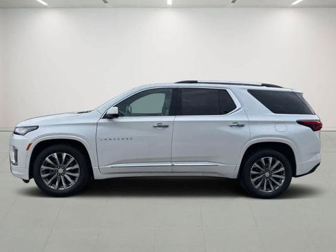Used 2023 Chevrolet Traverse Premier image 3