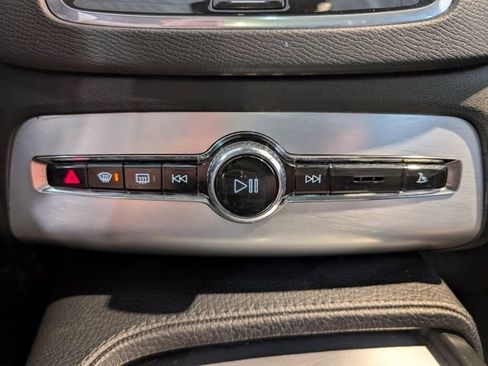 Used 2018 Volvo XC90 T5 Momentum image 22