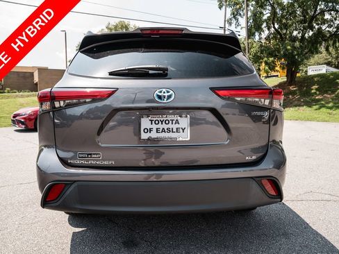Used 2022 Toyota Highlander XLE FWD image 6