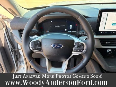 Used 2025 Ford Explorer Active RWD image 14