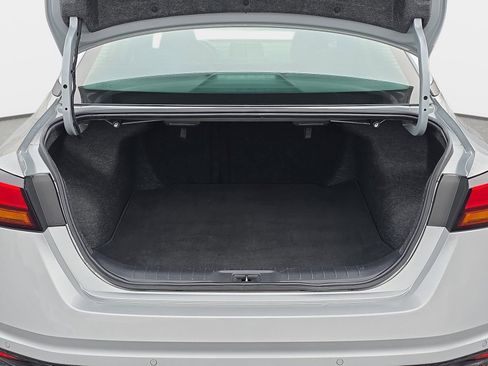 Used 2024 Nissan Altima 2.5 SV image 12