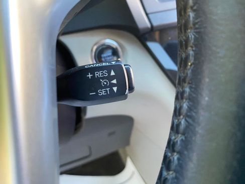 Used 2015 Toyota Sienna XLE Premium FWD image 69