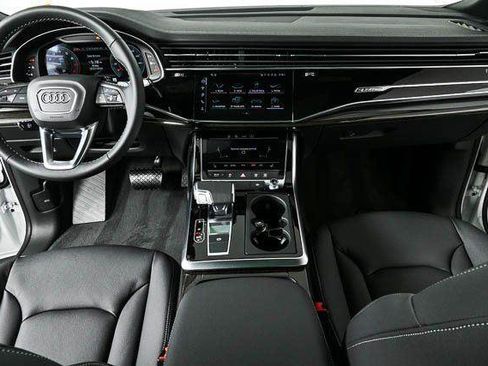 Used 2025 Audi Q8 Premium AWD/4WD image 20