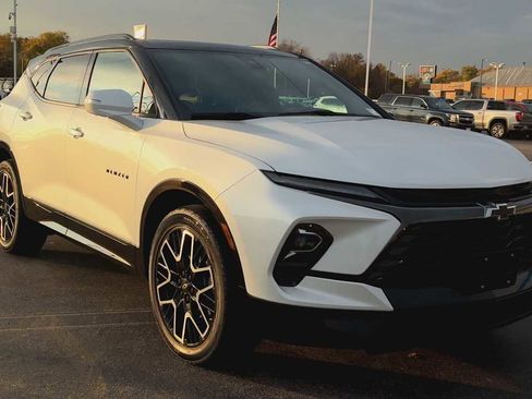 Certified 2023 Chevrolet Blazer RS w/ Driver Confidence II Package image 8