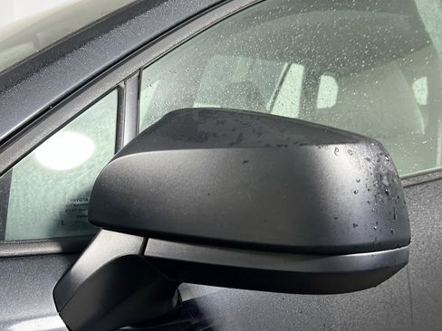 Used 2025 Toyota Corolla Cross L image 12