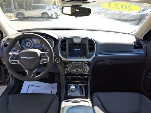 Used 2023 Chrysler 300 Touring image 14