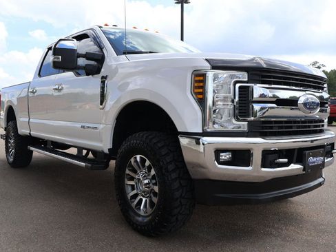 Used 2019 Ford F250 XLT w/ XLT Premium Package AWD/4WD image 5