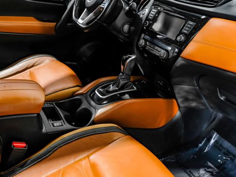 Used 2018 Nissan Rogue SL w/ Premium Package image 35