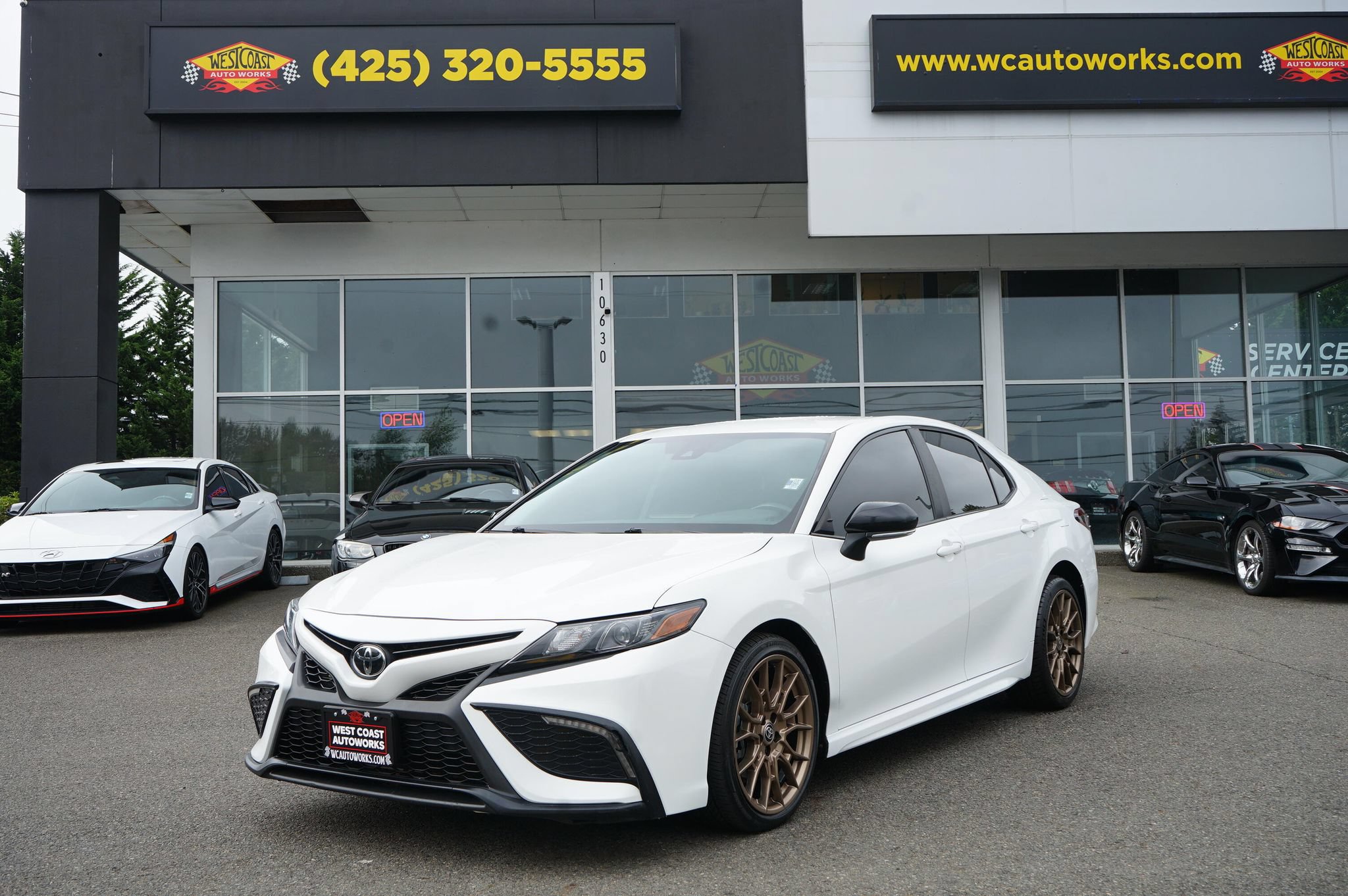 Used 2023 Toyota Camry SE AWD/4WD image 1