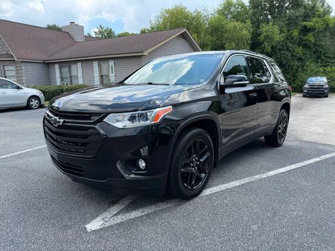 Used 2020 Chevrolet Traverse LT w/ LPO, Blackout Package FWD image 3