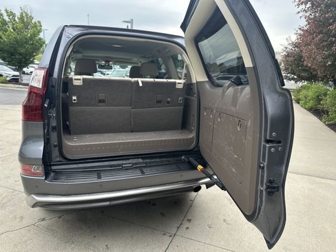 Used 2018 Lexus GX 460 Premium AWD/4WD image 29