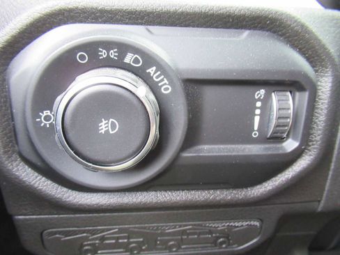 Used 2025 Jeep Wrangler Sport S image 28