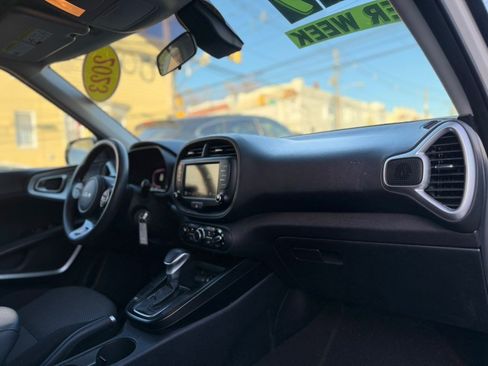 Used 2023 Kia Soul LX w/ Option Group 015 FWD image 29