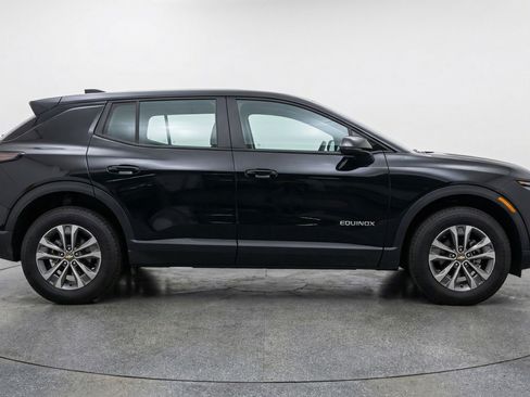 Used 2025 Chevrolet Equinox LT FWD image 11