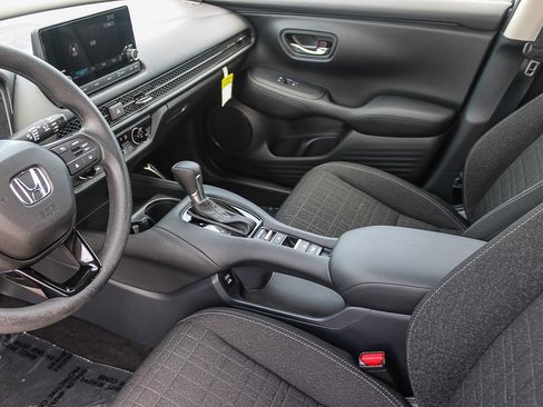 Used 2025 Honda HR-V LX image 18
