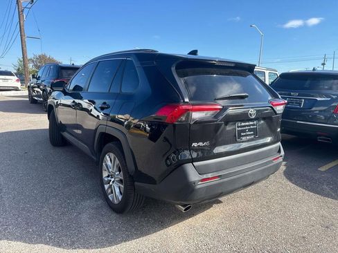 Used 2021 Toyota RAV4 XLE Premium image 5