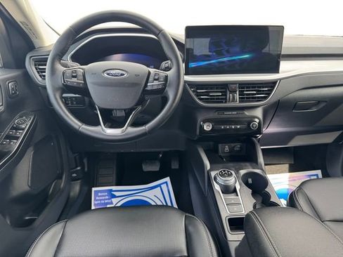 Used 2025 Ford Escape Platinum image 10