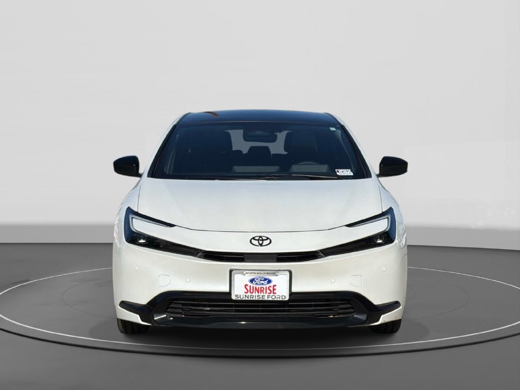 Used 2025 Toyota Prius FWD image 2