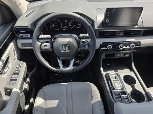 Used 2025 Honda Pilot Touring image 32