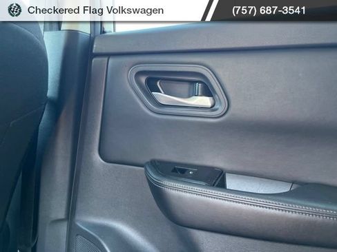 Used 2024 Nissan Rogue SV FWD image 30
