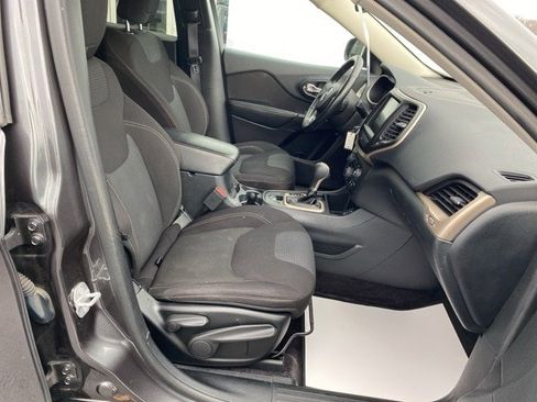 Used 2016 Jeep Cherokee Latitude w/ Cold Weather Group image 39