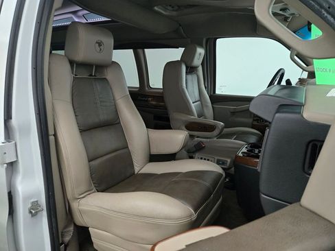 Used 2018 Chevrolet Express 2500 w/ Enhanced Convenience Package image 28