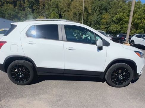 Used 2022 Chevrolet Trax LT w/ Sport Edition image 9