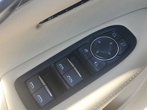 Used 2017 Cadillac XT5 Luxury image 14