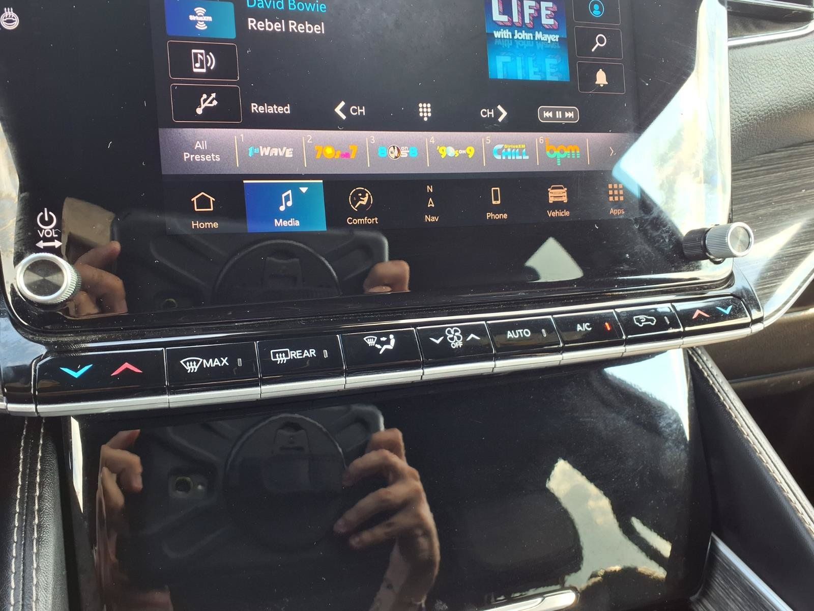 Used 2022 Jeep Wagoneer Series III w/ Premium Group I AWD/4WD image 8