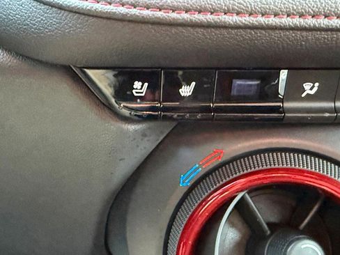 Used 2021 Chevrolet Blazer RS w/ Enhanced Convenience Package image 23