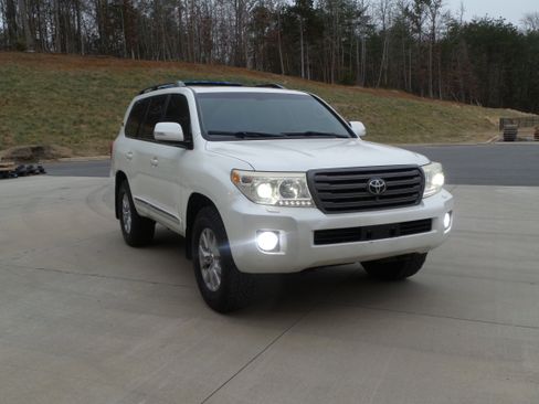 Used 2013 Toyota Land Cruiser image 39