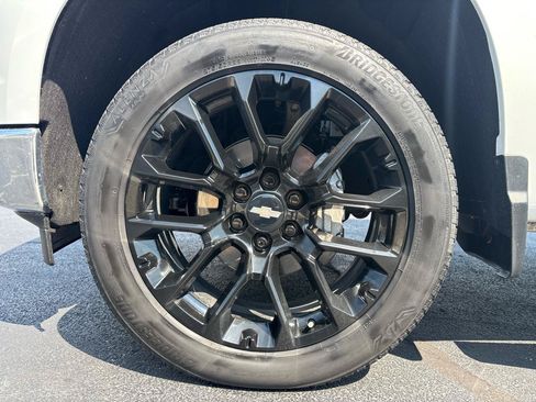 Used 2023 Chevrolet Silverado 1500 LT AWD/4WD image 30