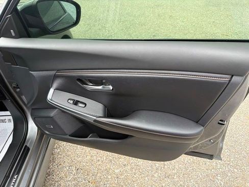 Used 2023 Nissan Sentra SR w/ SR Premium Package FWD image 19