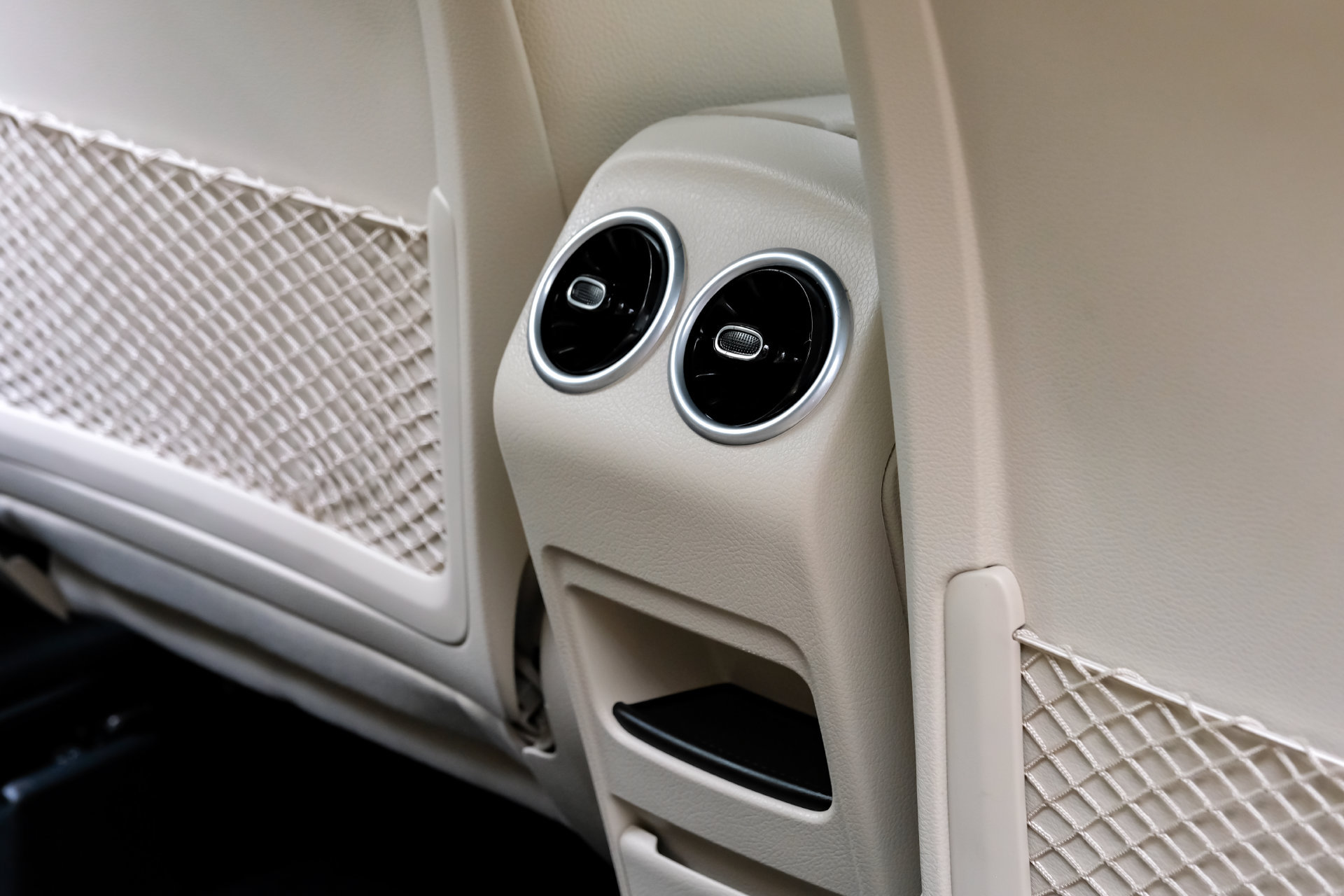 Used 2026 Mercedes-Benz GLB 250 w/ Exclusive Package image 36