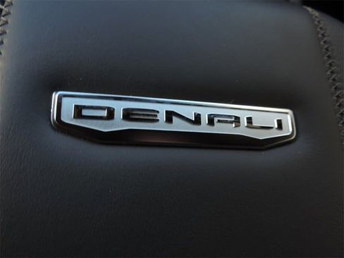 Certified 2025 GMC Yukon Denali image 22