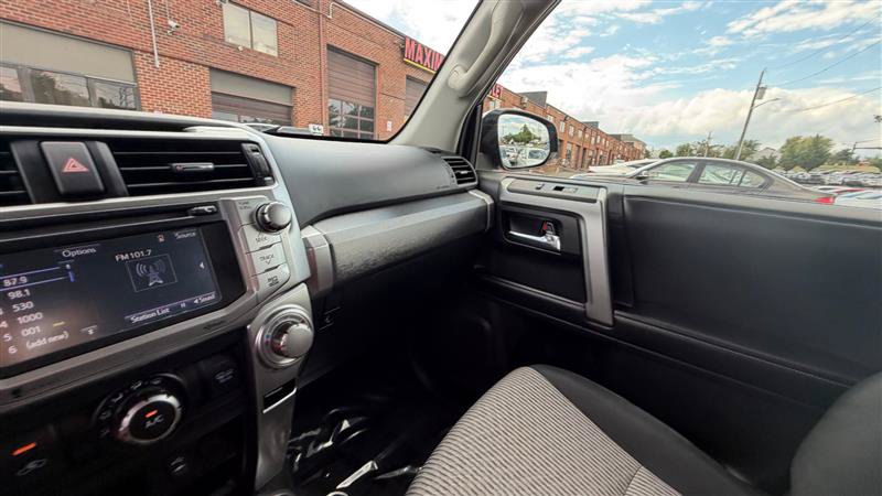 Used 2015 Toyota 4Runner SR5 AWD/4WD image 30