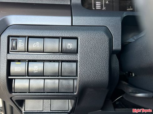 Certified 2025 Toyota 4Runner SR5 AWD/4WD image 32