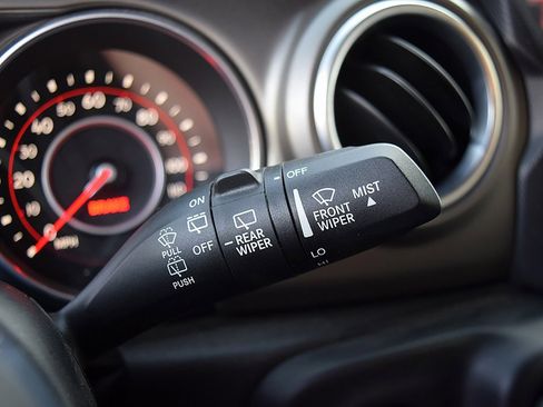 Used 2018 Jeep Wrangler Unlimited Rubicon w/ Dual Top Group image 13