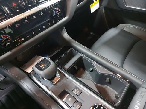 New 2026 Nissan Pathfinder SL AWD/4WD image 26
